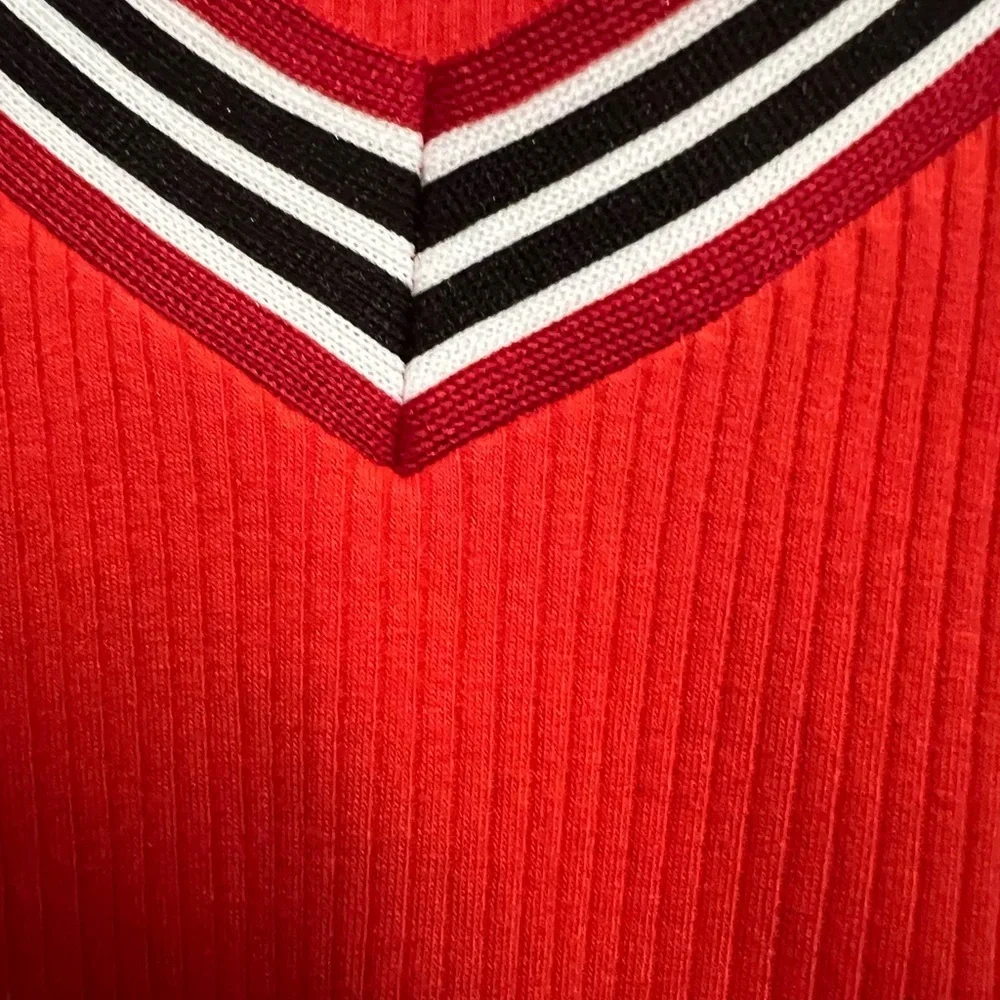 EUC Full Circle size large v-neck red crop top ribbed - Picture 2 of 5
